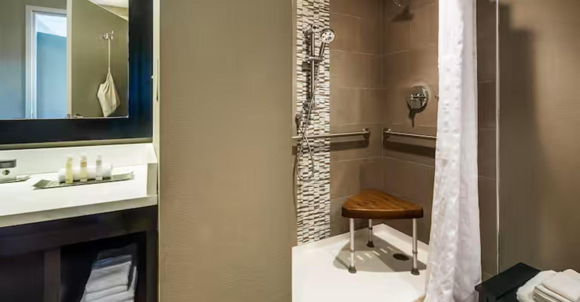 Doubletree By Hilton Hotel Largo Washington Dc Exterior photo